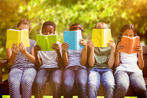 Дети читают книги